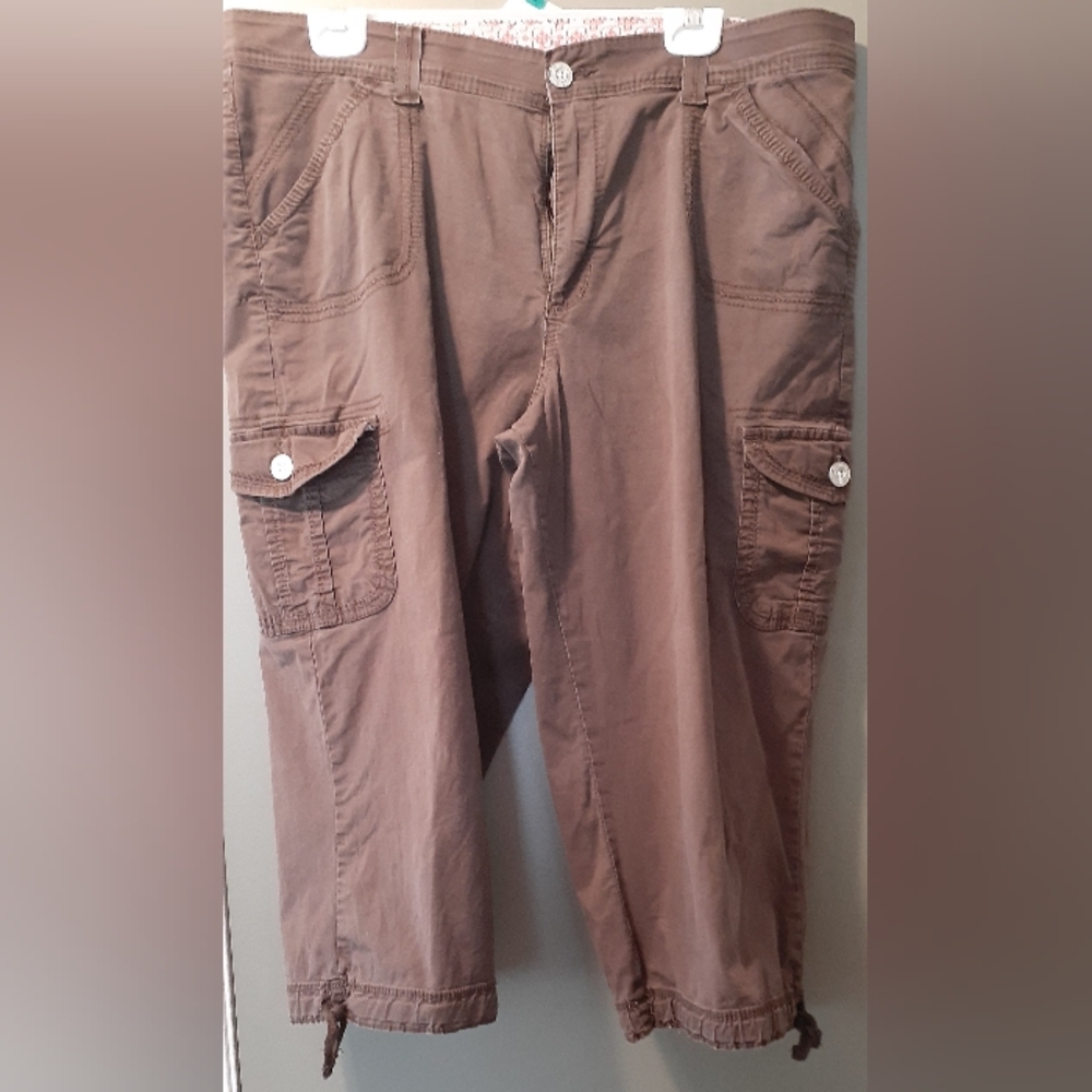 LEE Brown Capris Size 16